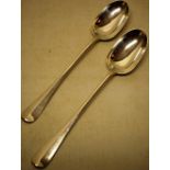 A pair of Edwardian silver basting spoons, hanoverian rattail pattern, engraved a crest, 11.75in (