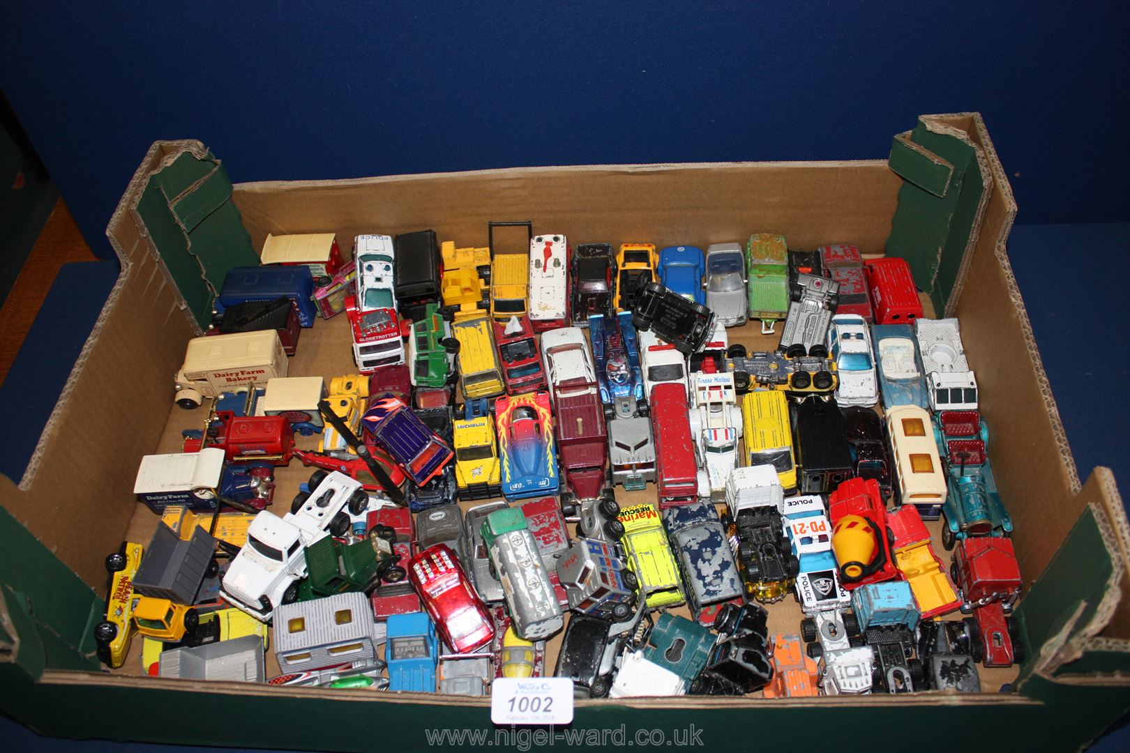 A large quantity of Matchbox cars, lorries, vans, etc.