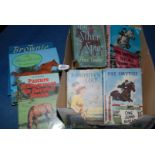 A quantity of Equestrian related books