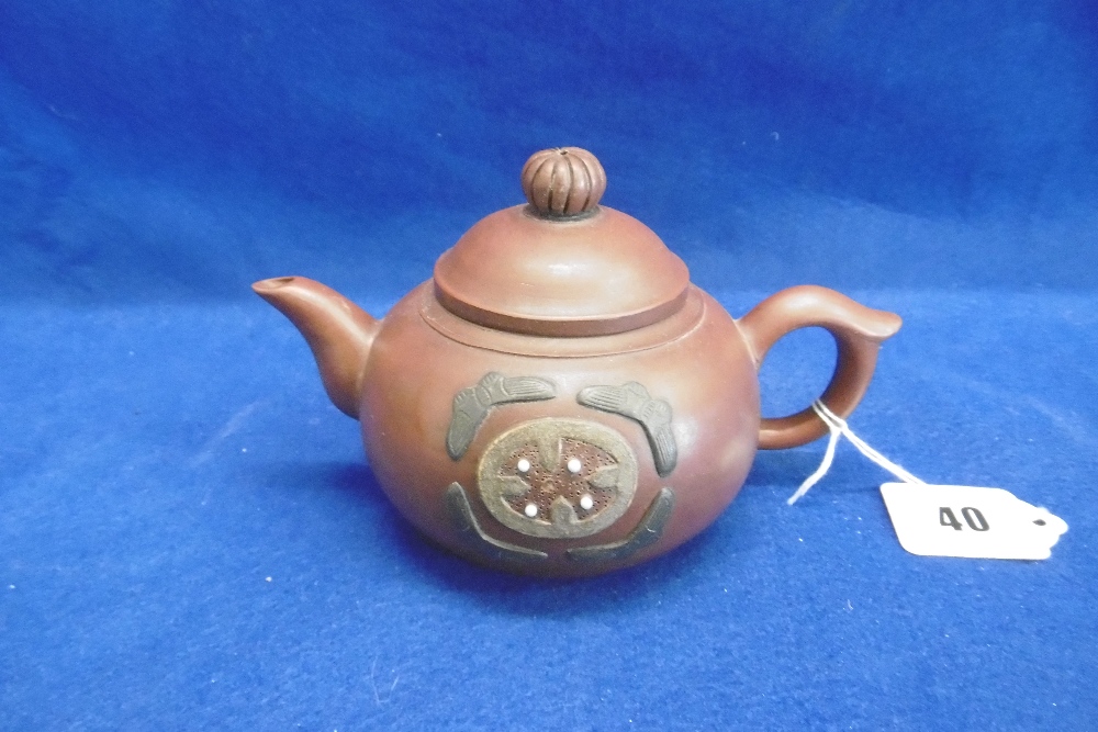 A TRADITIONAL CHINESE YIXING TEA POT - Image 3 of 5