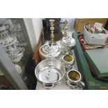 A SMALL ASSORTMENT OF SILVER PLATED WARE