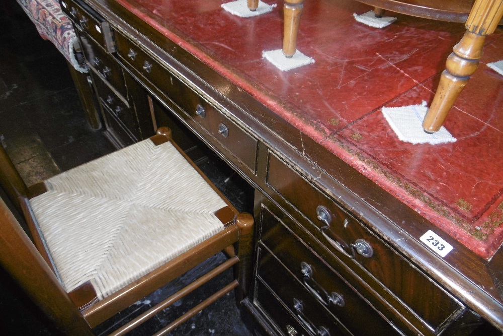 MAHOGANY PEDESTAL DESK - Image 5 of 10