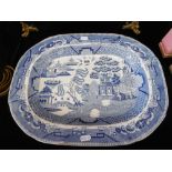 A LARGE 19TH CENTURY BLUE AND WHITE PLATTER