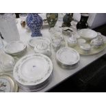 A WEDGEWOOD WESTBURY DINNER SET