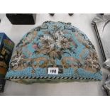 A GOOD QUALITY RETRO TEA COSY,