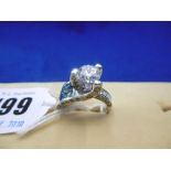 A DESIGNER 14CT WHITE GOLD, BLUE AND WHITE DIAMOND RING, CENTRE STONE APPROXIMATELY 1.