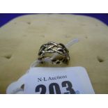 A 9CT YELLOW GOLD PIERCED BAND RING SIZE R