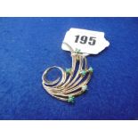 A 9CT GOLD TURQUOISE SET FEATHER BROOCH