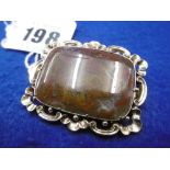 A VICTORIAN GOLD & MOSS AGATE BROOCH