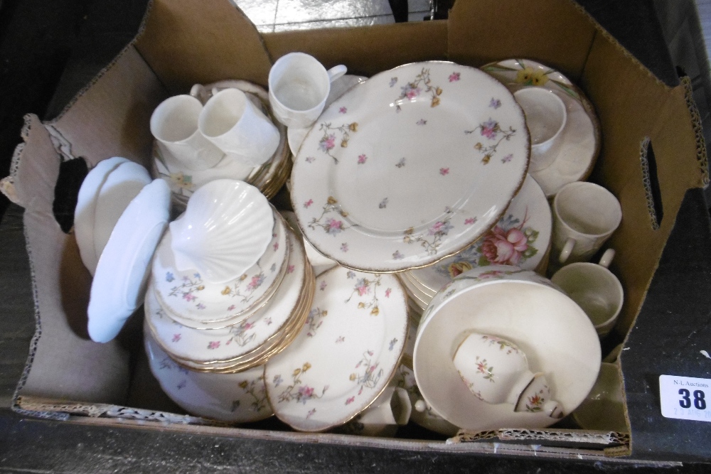 A MIXED ASSORTMENT OF CHINA