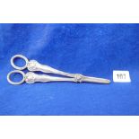 A PAIR OF HALL MARKED SILVER GRAPE SCISSORS