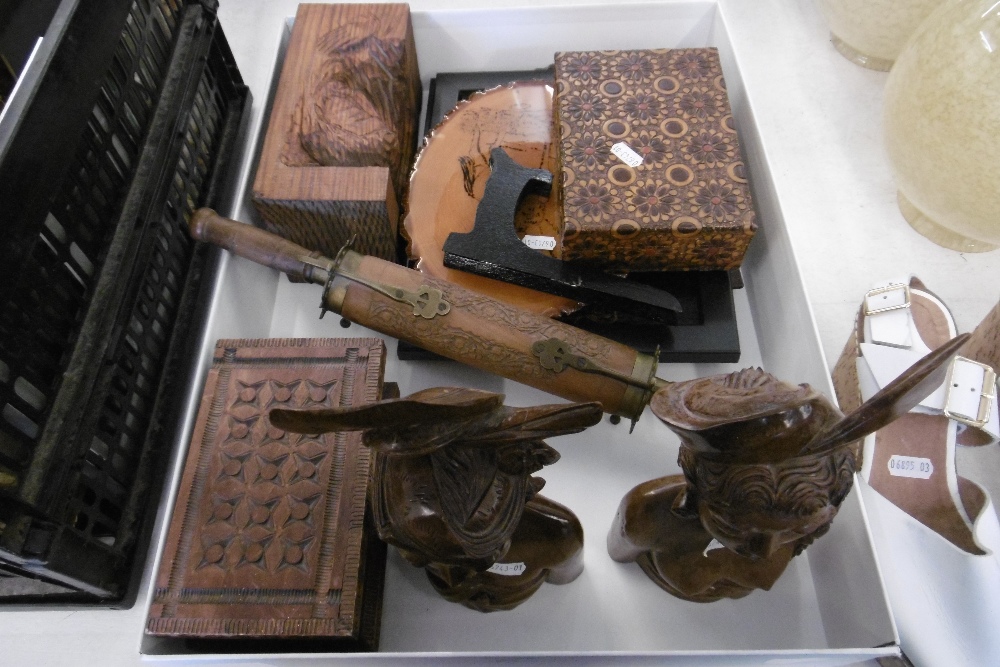 ASSORTMENT OF COSTUME ITEMS INC CARVED WOOD BUSTS ETC. - Image 5 of 5