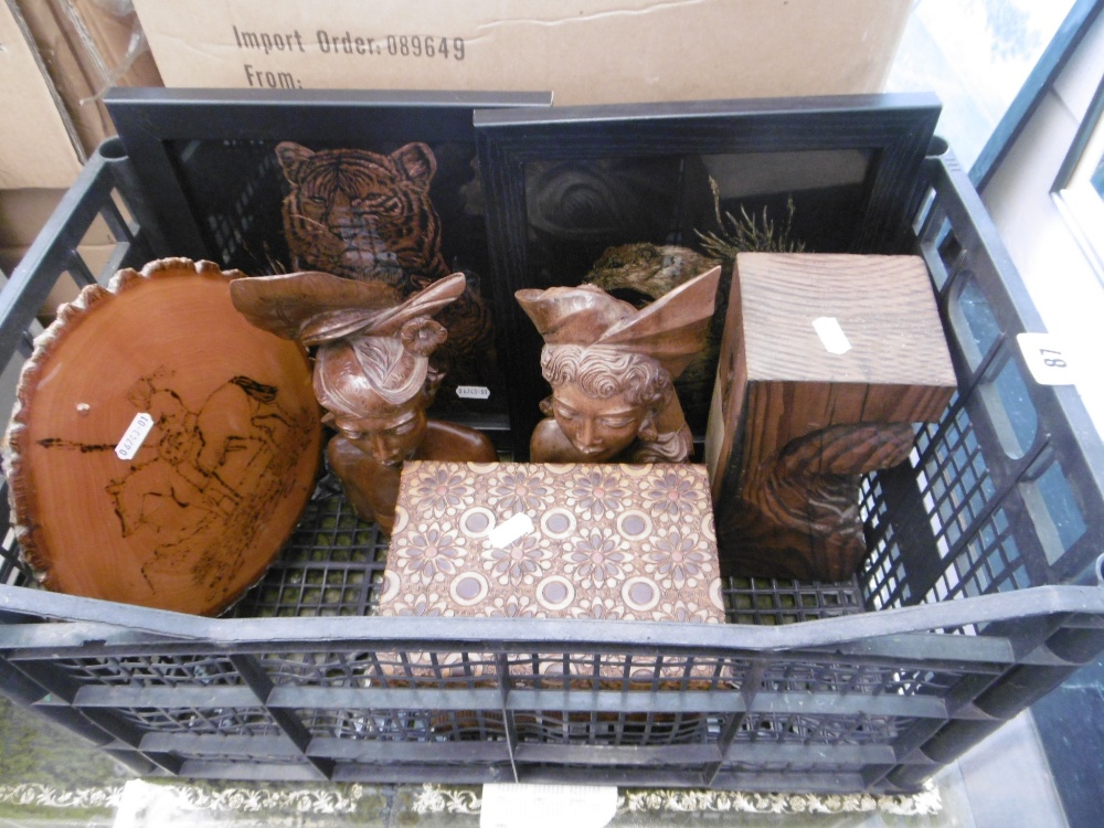 ASSORTMENT OF COSTUME ITEMS INC CARVED WOOD BUSTS ETC. - Image 4 of 5