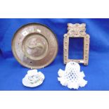 A SMALL GROUP OF EARLY 20TH CENTURY DECORATIVE ITEMS