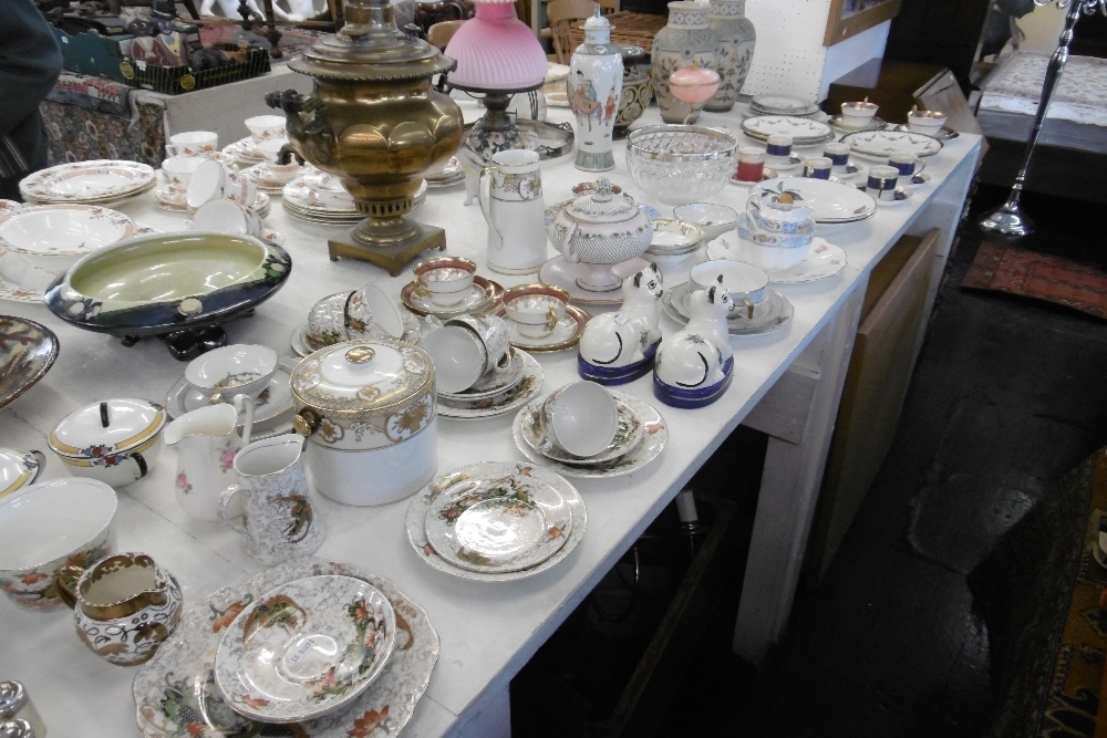 A MIXED ASSORTMENT OF PORCELAIN, POTTER ETC INCLUDING CROWN STAFF, WEDGEWOOD,