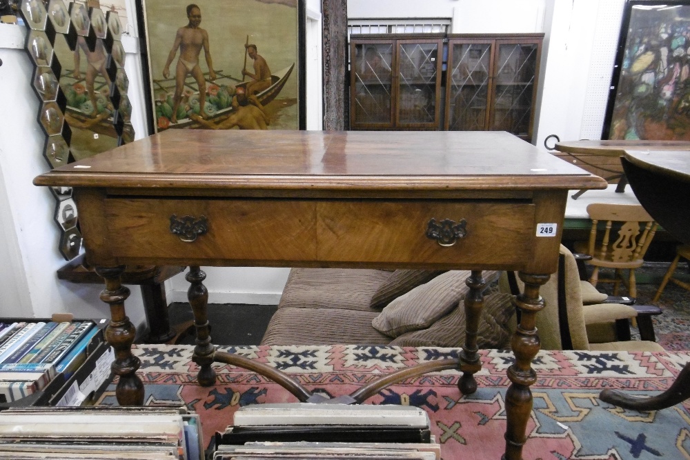 A GEORGIAN STYLE WALNUT SIDE TABLE - Image 2 of 2