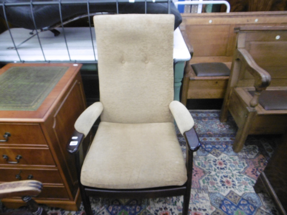 A PAIR OF PARKER KNOLL HIGH BACK CHAIRS - Image 7 of 8