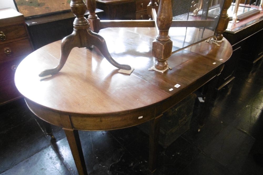 A GEORGE III MAHOGANY D END DINNING TABLE - Image 4 of 6