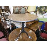 A GEORGIAN MAHOGANY CIRCULAR TILT TOP TABLE