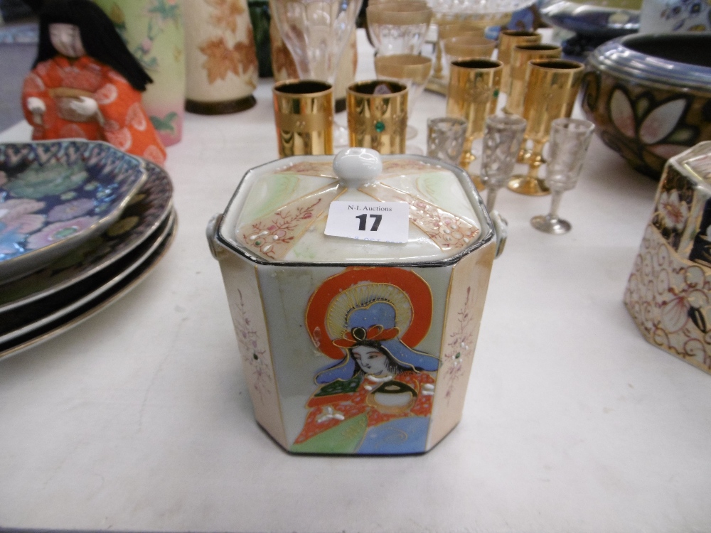 AN ORIENTAL LIDDED BISCUIT BARREL