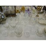A COLLECTION OF ASSORTED GLASSWARE,