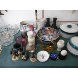 AN ASSORTMENT OF CHINAWARE AND GLASSWARE