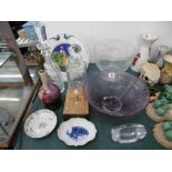 A MIXED ASSORTMENT OF ITEMS INCLUDING A LARGE GLASS BOWL