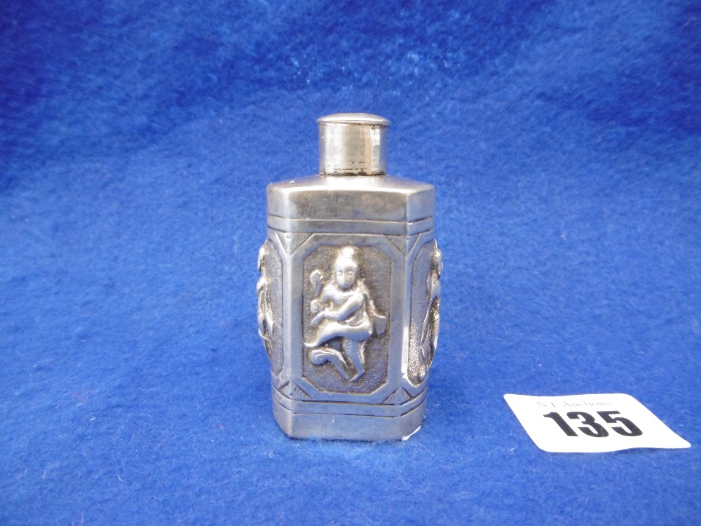 A SMALL INDIAN WHITE METAL SCENT BOTTLE - Image 3 of 4