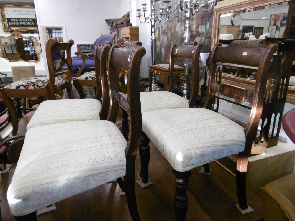A SET OF FOUR 19TH CENTURY REGENCY PERIOD MAHOGANY DINING CHAIRS - Image 2 of 4