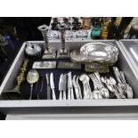 A QUANTITY OF SILVER PLATE INCLUDING KINGS PATTERN FLATWARE AND PAIR OF CORINTHIUM COLUMN