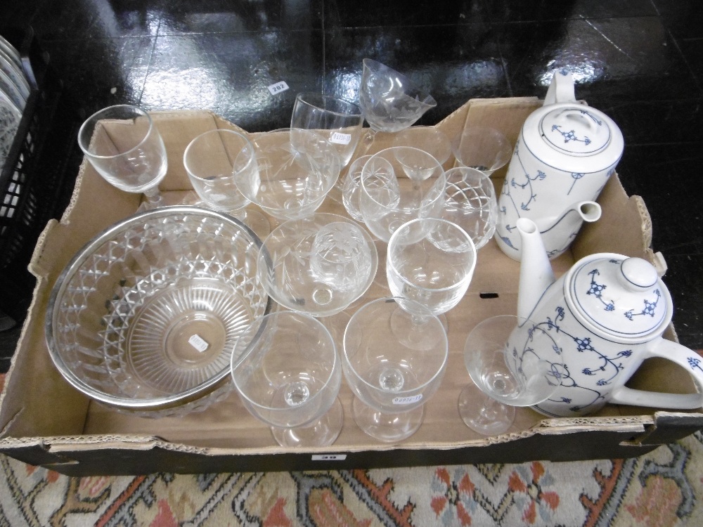 A QUANTITY OF GLASSWARE - Image 2 of 2