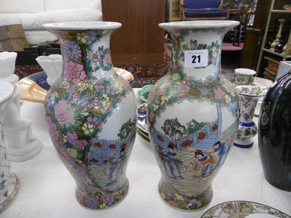 PAIR OF ORIENTAL VASES