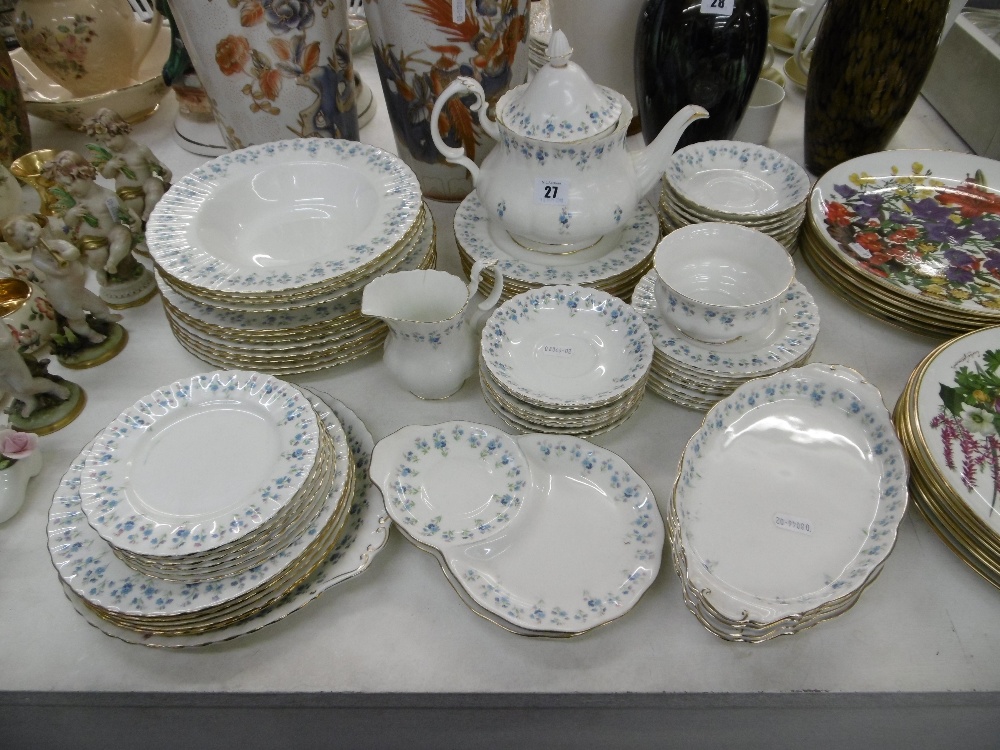 ROYAL ALBERT PART DINNER SERVICE, MEMORY LANE,