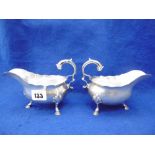 A FINE QUALITY PAIR OF VICTORIAN HALL MARKED SILVER SAUCE/GRAVY BOATS BY ROYAL SILVERSMITHS ROBERT