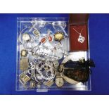 A MIXED ASSORTMENT OF WATCHES AND COSTUME JEWELLERY INCLUDING SILVER