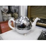 A 1950'S HEAT MASTER TEA POT IN FINE CONDITION