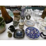 A QUANTITY OF ASSORTED CHINA AND POTTERY