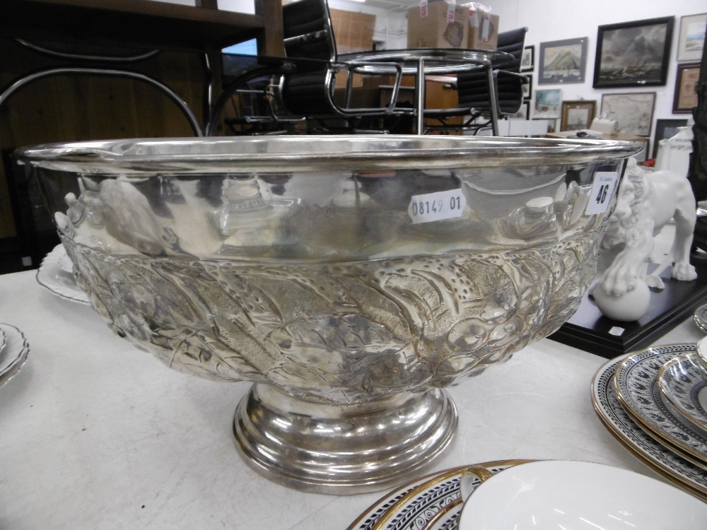 GOOD QUALITY SILVER PLATED PUNCH BOWL AND LADLE - Image 3 of 3