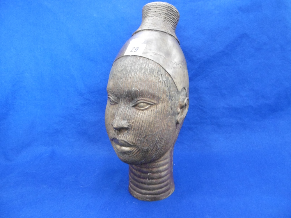 A 20TH CENTURY AFRICAN BRASS HEAD SCULPTURE OF A WOMAN POSSIBLE NIGERIAN - Image 2 of 2