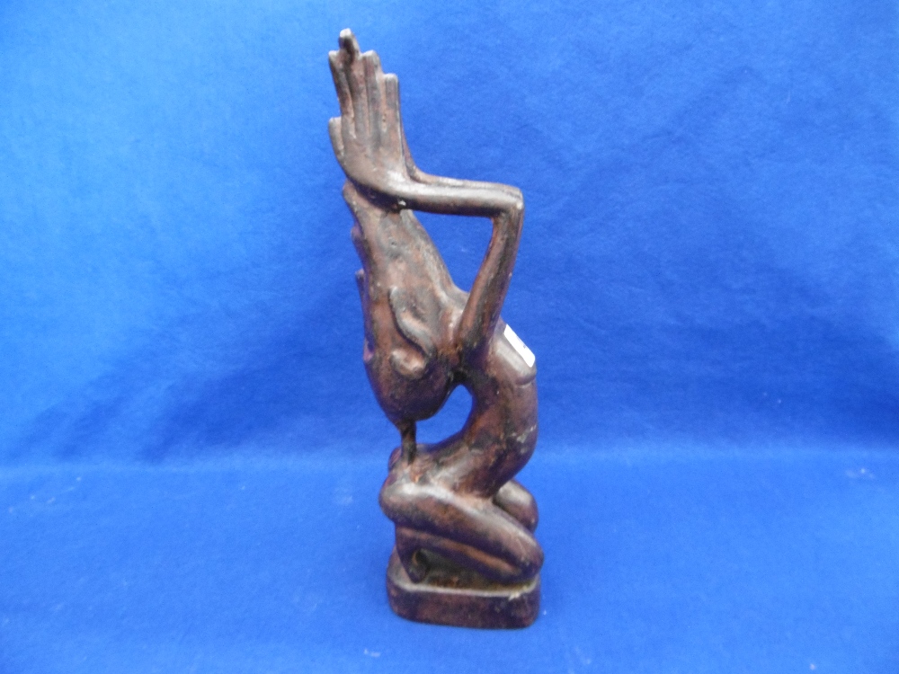 A CAST METAL TRIBAL SCULPTURE - Image 2 of 2