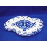 A RUSSIAN BLUE AND WHITE PORCELAIN PLATTER