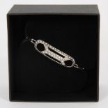 BRACELET OR GRIS ET DIAMANTS En or gris 18 K et diamants. Pb : 13,9 g -