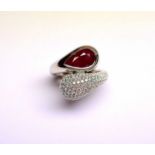 Bague "vous et moi" de forme moderne sertie d'une part de 135 diamants G/VS et [...]