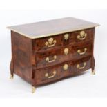 BELLE COMMODE MAZARINE En bois de placage de palissandre, à plateau de bois [...]