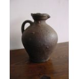 Importante verseuse en épais grès porcelaineux. Chine. Dynastie Qing. Ht 29cm x [...]