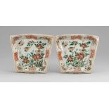 Paire de coupelles quadrangulaires en porcelaine wucaï décorée en émaux [...]