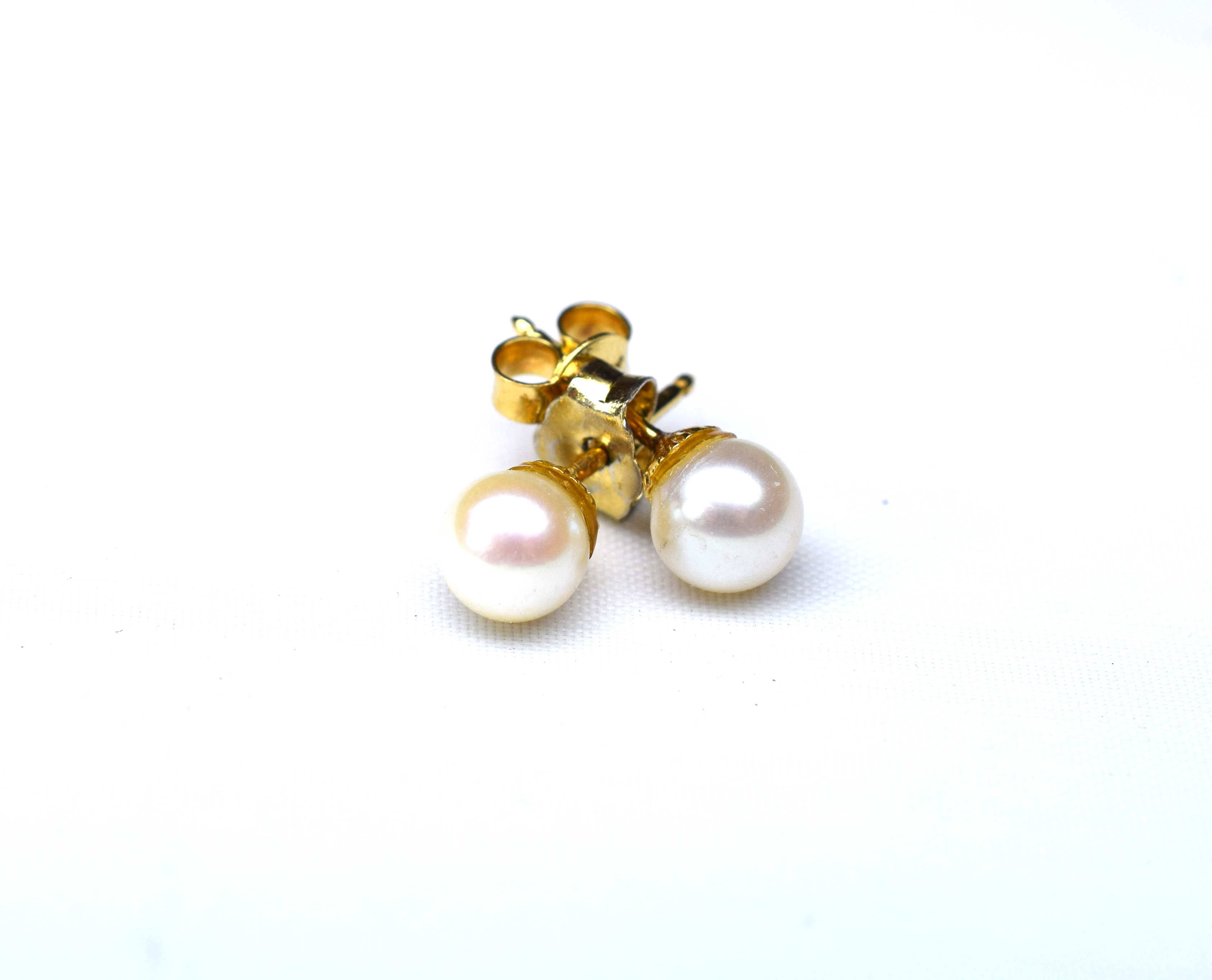 Paire de boucles d'oreilles or jaune ornée par 2 perles de culture naturelles [...]