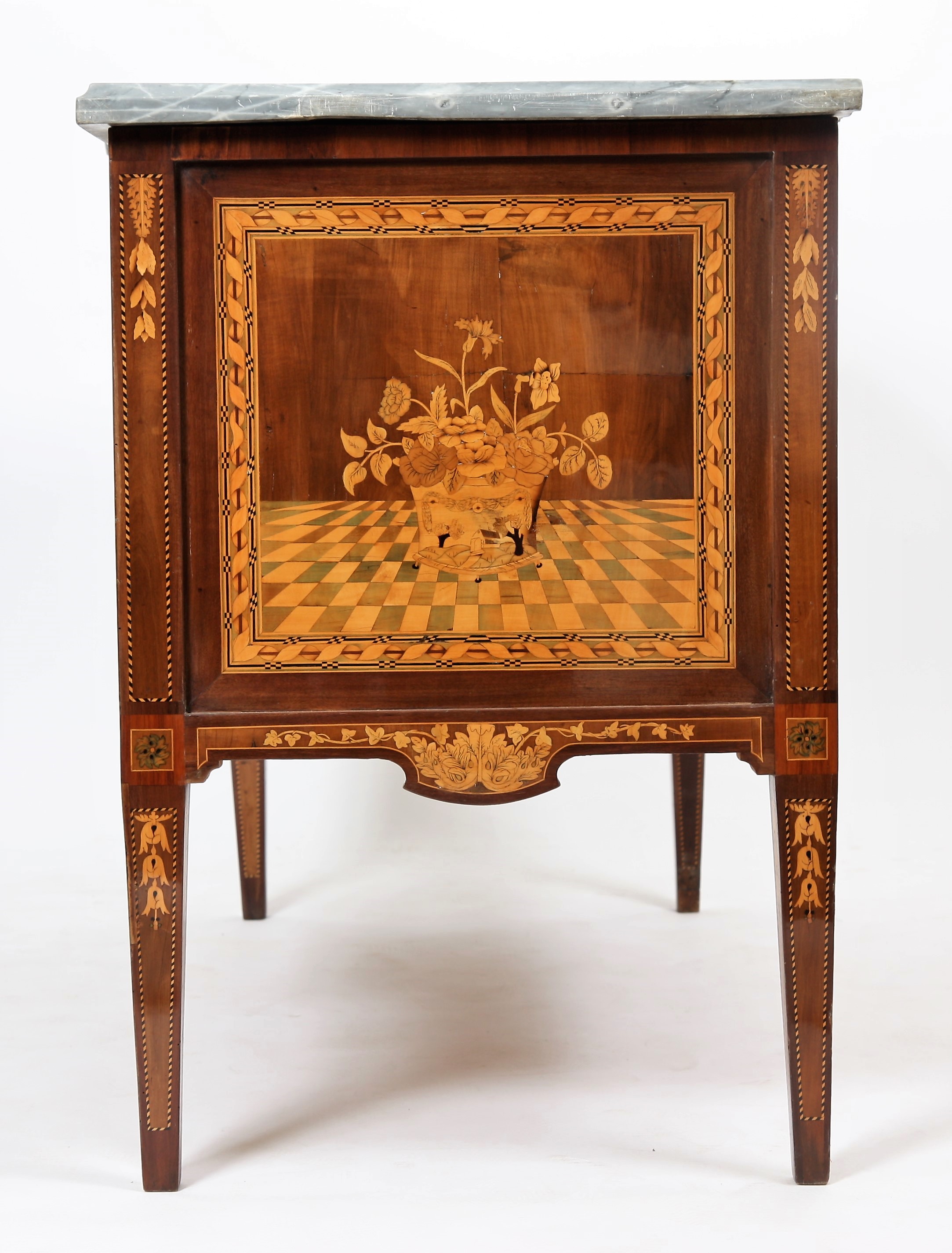 TRES JOLIE ET RARE COMMODE LOUIS XVI SUISSE ITALIENNE Dite "sauteuse", à ressaut [...] - Image 5 of 8