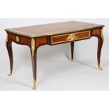 ELEGANT BUREAU PLAT MARQUETE LOUIS XV XIXè Marqueté toute face en placage de bois [...]