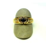Bague or jaune, anneau godronné serti de 8 diamants ronds taille brillant moderne [...]